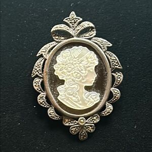 Vintage Cameo Pin Brooch Pendant 925 Silver Marcasite Carved Pearl Black White